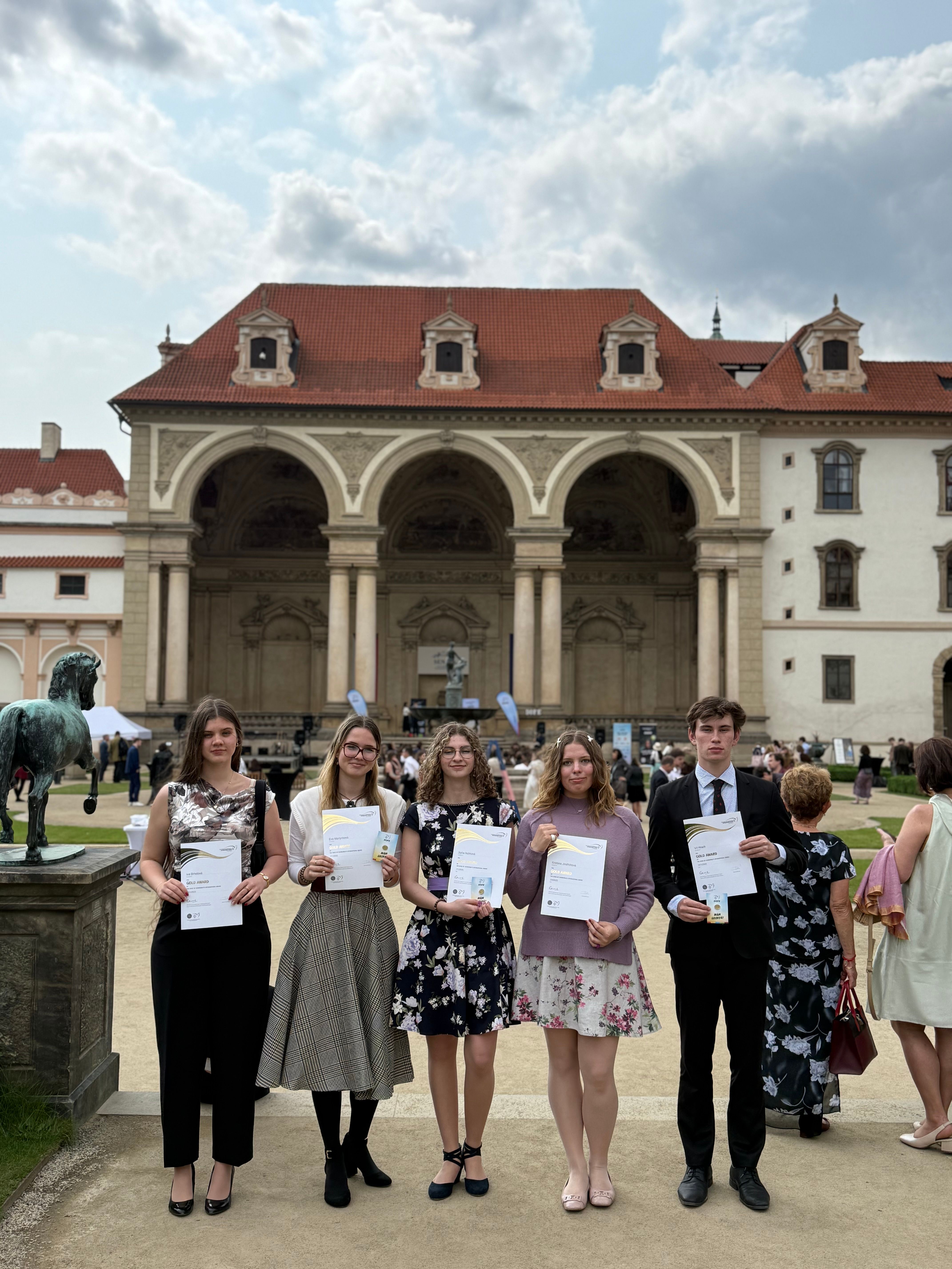 Zlat&aacute; ceremonie DofE.
